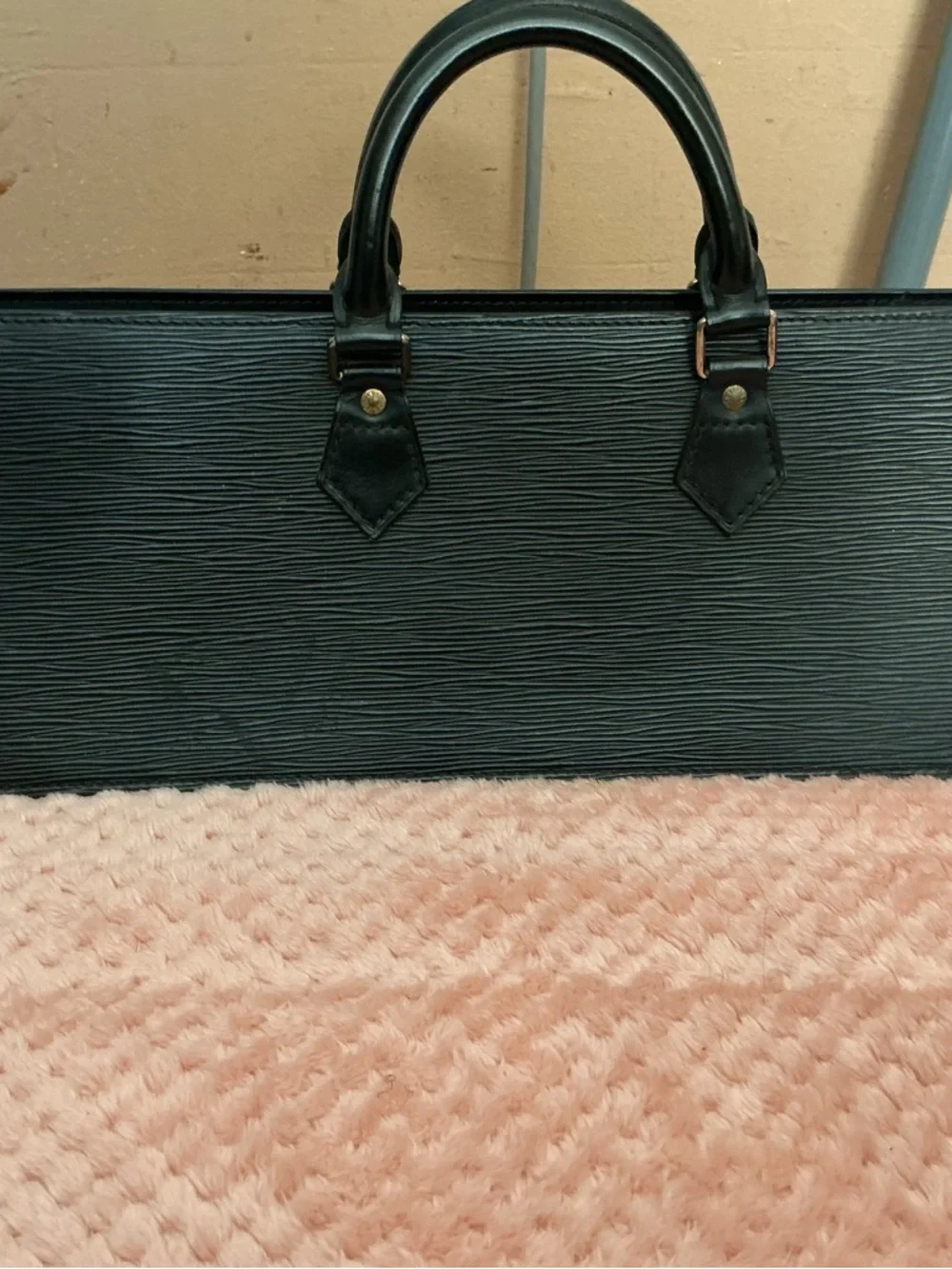 Louis Vuitton Black Epi Leather Shoulder Bag with Gold Hardware - Picture 4 of 9